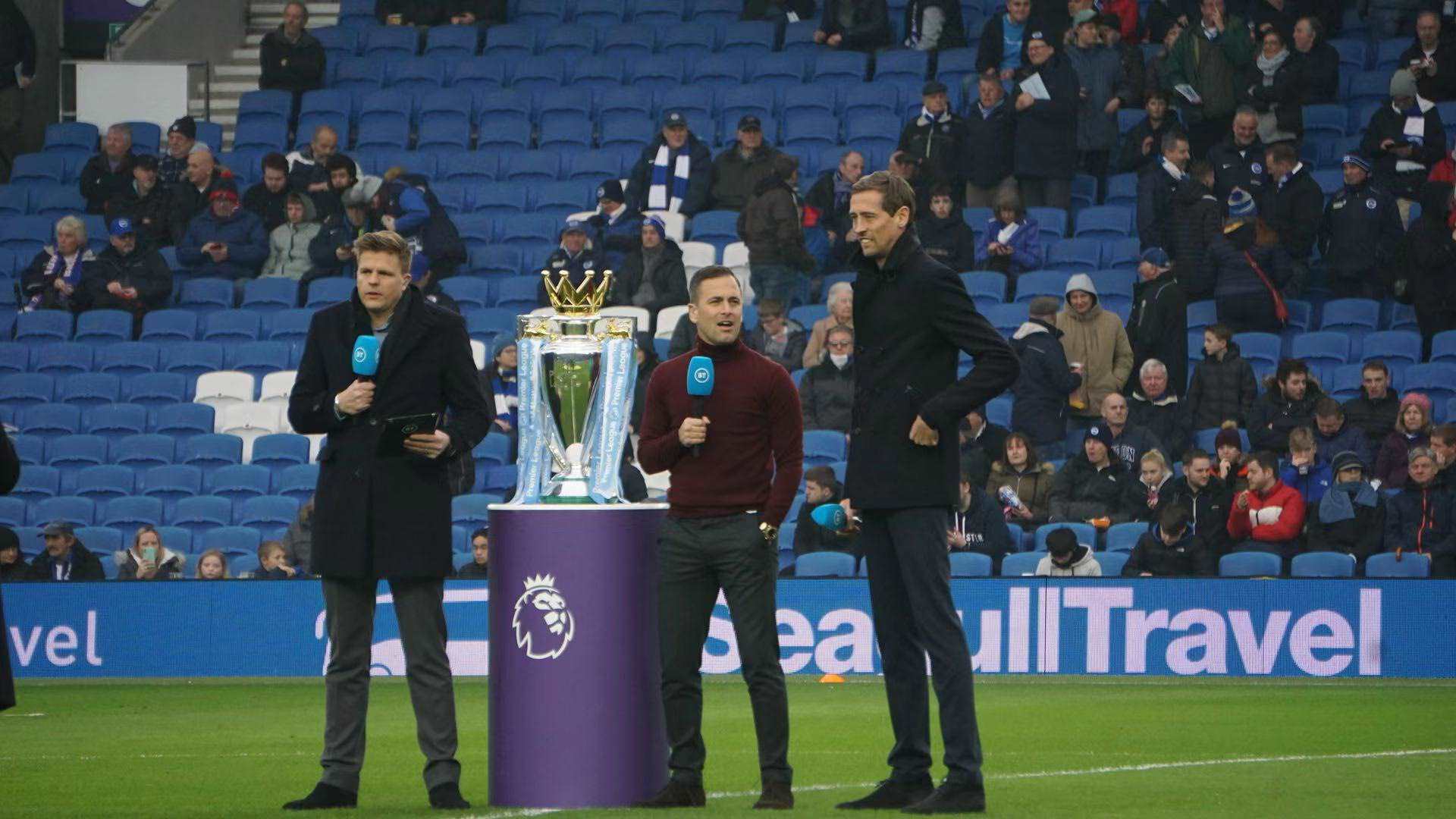 据有利位置 据有利位置